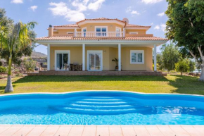Modern Villa with private pool and mountain views